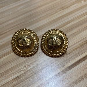 Vintage Chanel clip on earrings gold